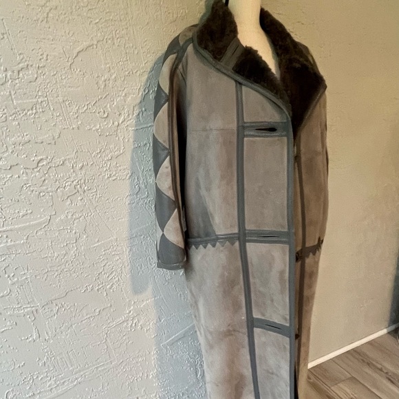 Friitala shearling gray coat  with diamond design along sleeves. Large. - Picture 4 of 9